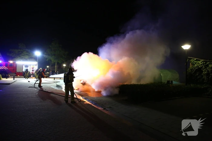 Bestelbus verwoest door brand
