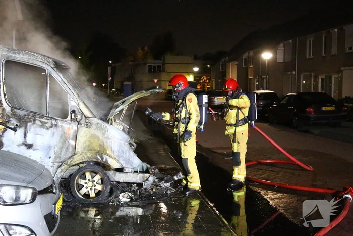 Bestelbus verwoest door brand