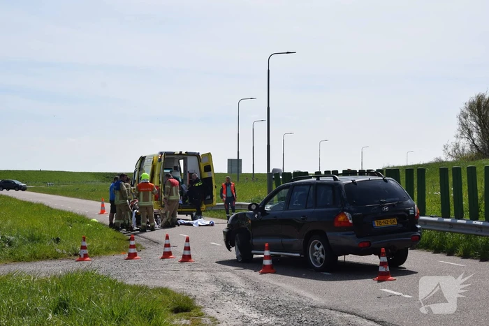 Motorrijder gewond bij aanrijding met auto