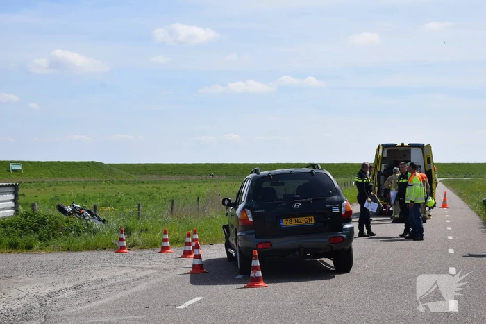 Motorrijder gewond bij aanrijding met auto