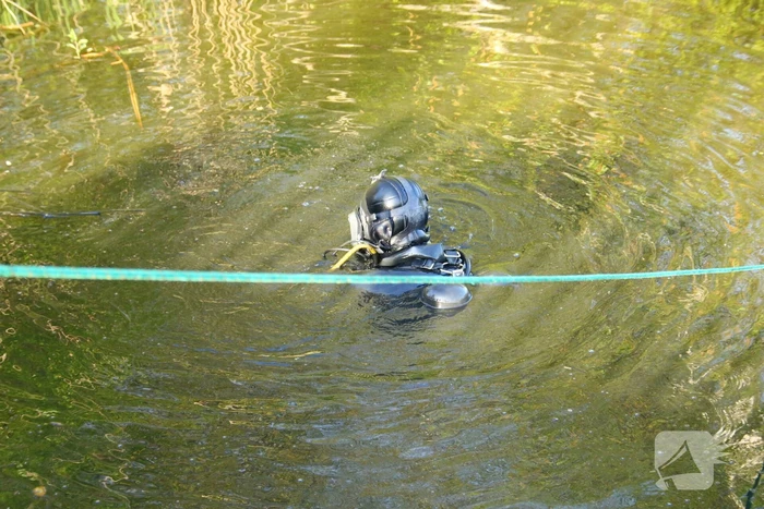Magneetvissers vinden twee granaten in gracht