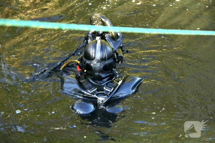 Magneetvissers vinden twee granaten in gracht