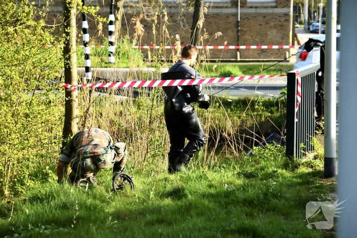 Magneetvissers vinden twee granaten in gracht