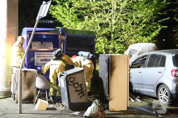 Auto en container in brand gestoken
