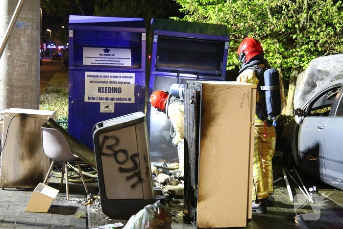 Auto en container in brand gestoken