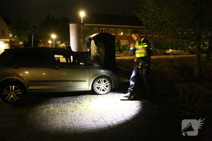 Auto en container in brand gestoken