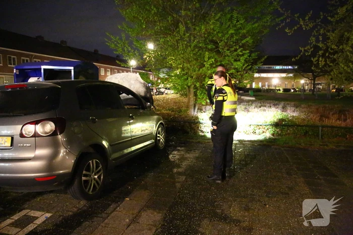 Auto en container in brand gestoken