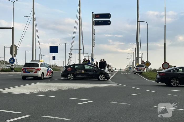 Botsing tussen twee voertuigen op kruising