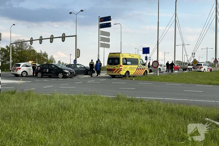 Botsing tussen twee voertuigen op kruising