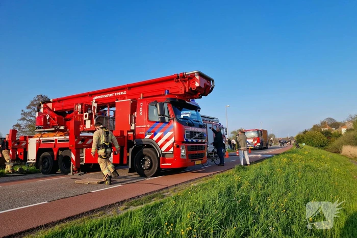 Brand in rietenkap van woning