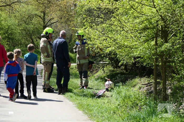 Onderzoek naar aantroffen kinderfiets langs waterkant Vakantiepark Molecaten Park Waterbos