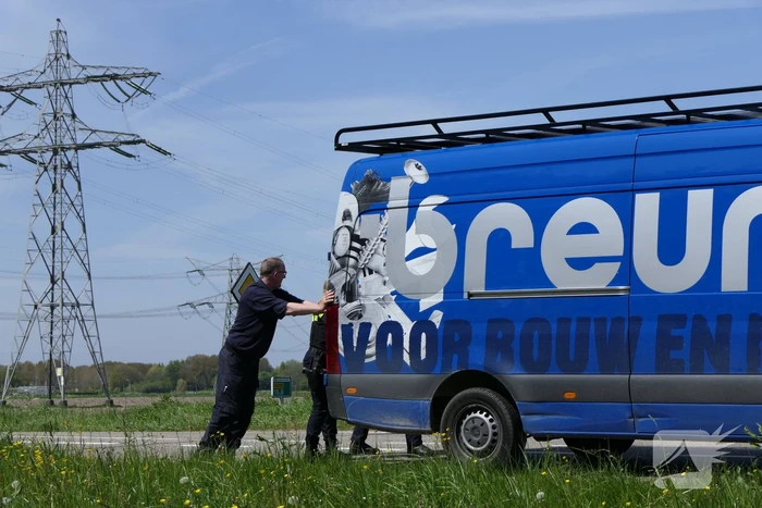 Bestuurster personenwagen gewond bij botsing met bestelbus