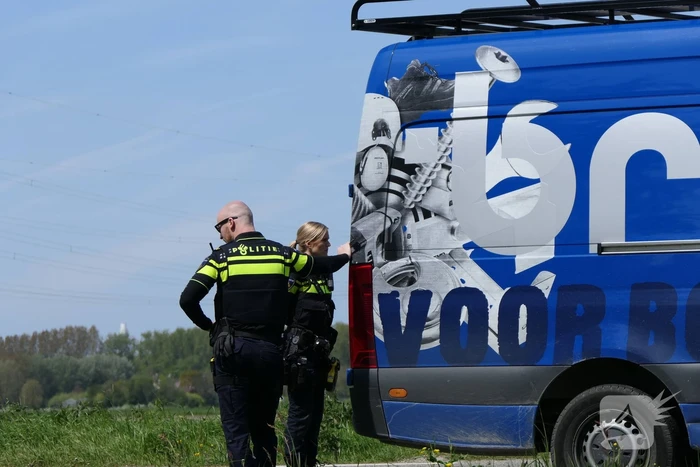 Bestuurster personenwagen gewond bij botsing met bestelbus