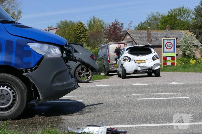 Bestuurster personenwagen gewond bij botsing met bestelbus