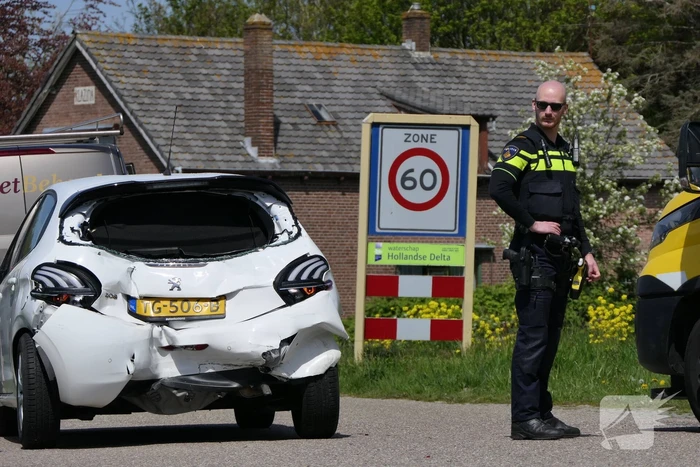 Bestuurster personenwagen gewond bij botsing met bestelbus