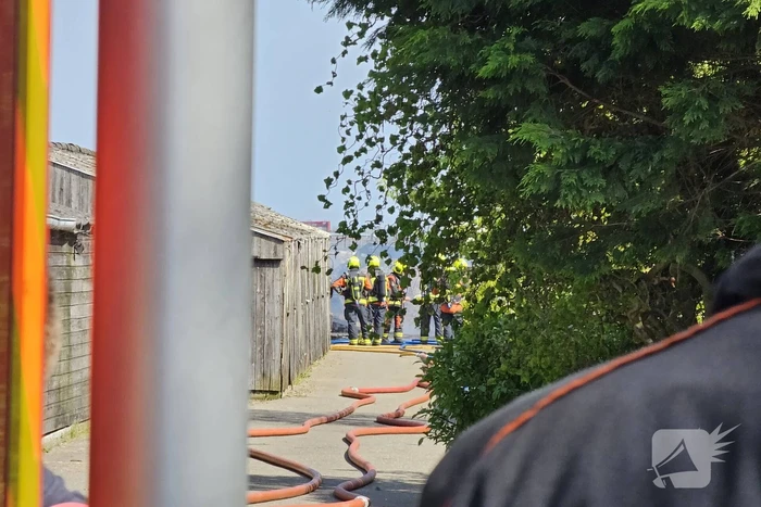 Veel rook bij uitslaande brand