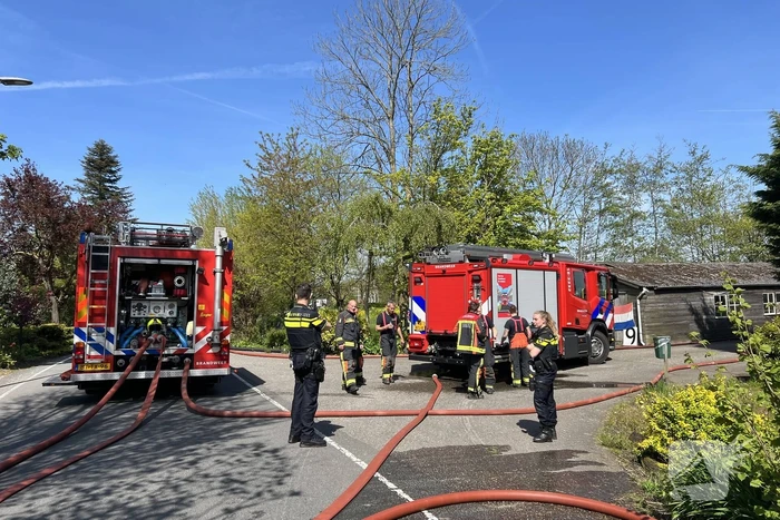 Veel rook bij uitslaande brand