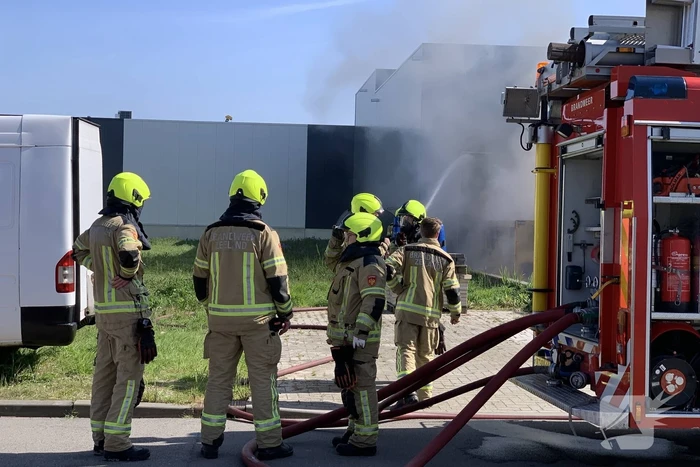 Flinke rookontwikkeling bij brand in haakarm container