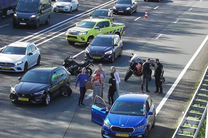 Flinke file op snelweg door verkeersongeval