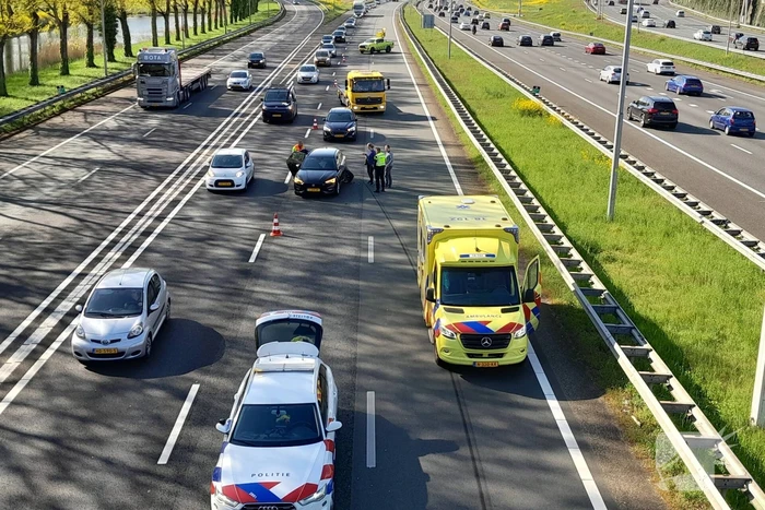 Flinke file op snelweg door verkeersongeval