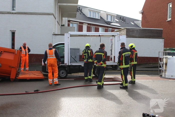 Accu PicNic bezorgwagen vliegt in brand