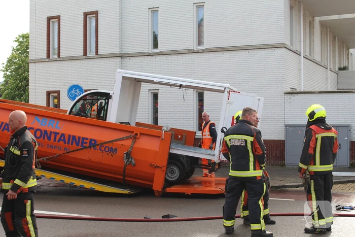 Accu PicNic bezorgwagen vliegt in brand
