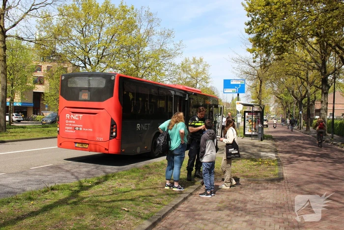 Lijnbus 400 botst op personenauto