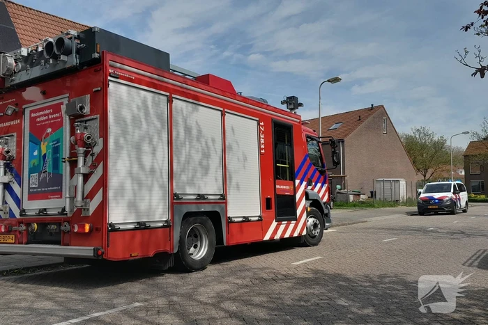 Meisje van dakgoot gered
