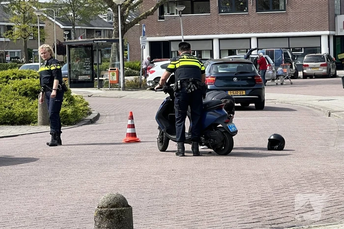 Scooterrijder gewond bij aanrijding met personenauto
