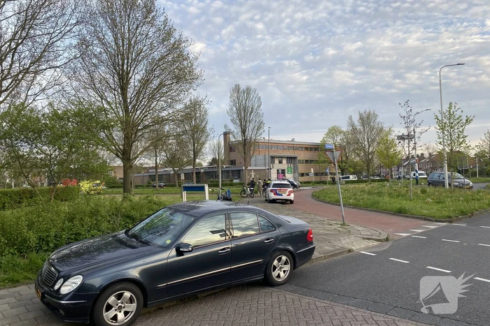 Botsing tussen auto en fietser bij rotonde