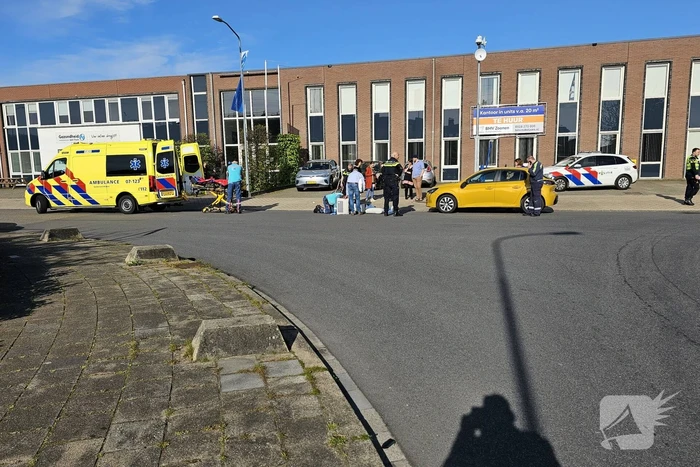 Fietser gewond bij botsing met auto