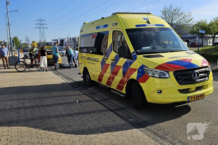 Fietser gewond bij botsing met auto