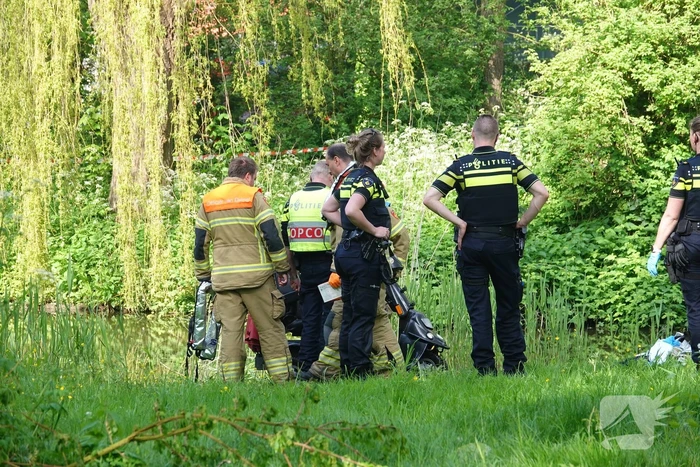 Scootmobiel-bestuurder te water