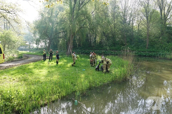 Scootmobiel-bestuurder te water