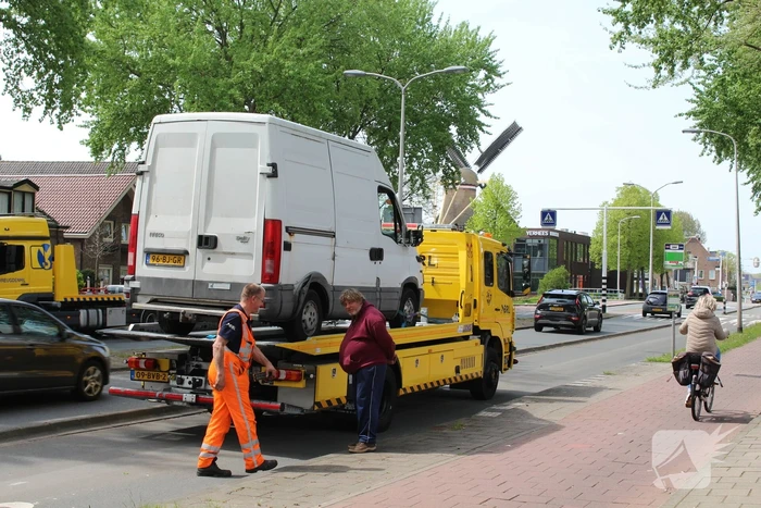 Twee voertuigen betrokken bij kop-staart botsing