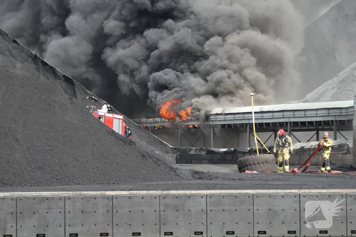 Veel rook bij grote brand bij Rietlanden Terminals