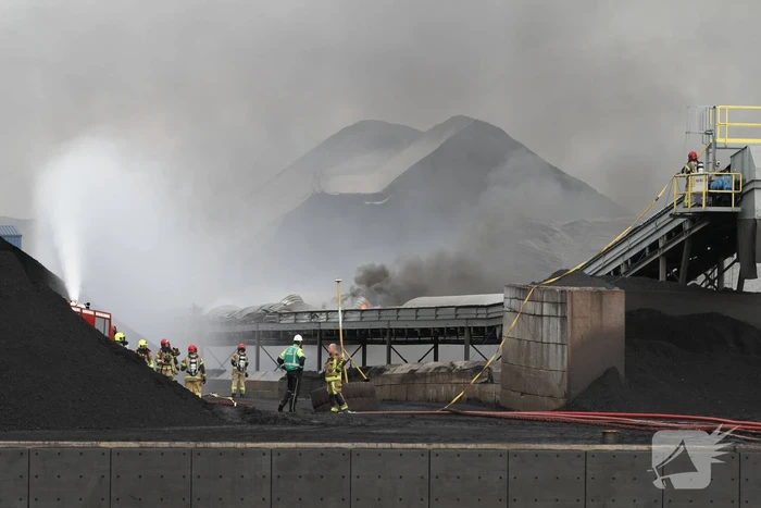 Veel rook bij grote brand bij Rietlanden Terminals