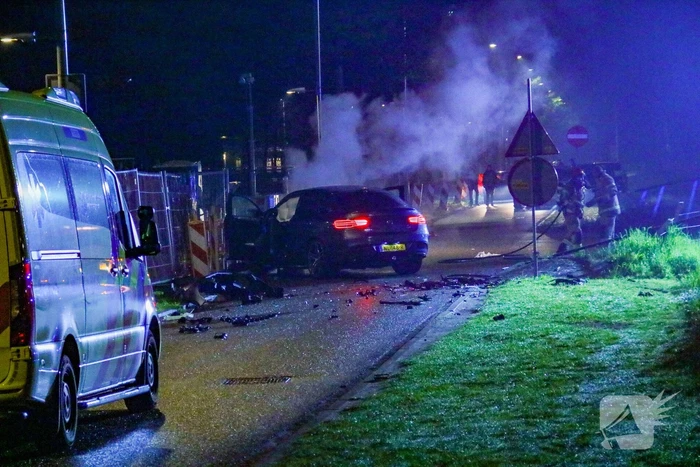 Voertuig te water na aanrijding