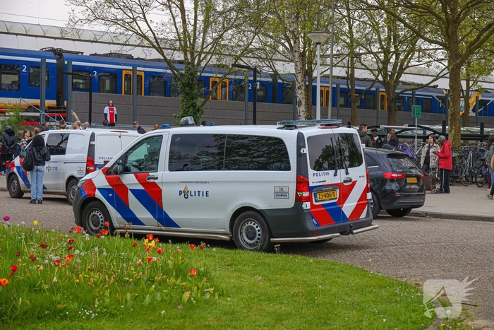 Trein stilgezet op NS-station vanwege melding van vuurwapen