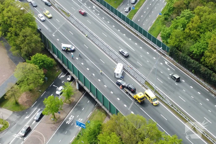 Snelweg afgesloten na gekantelde caravan