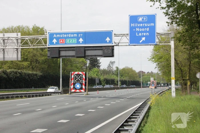 Snelweg afgesloten na gekantelde caravan