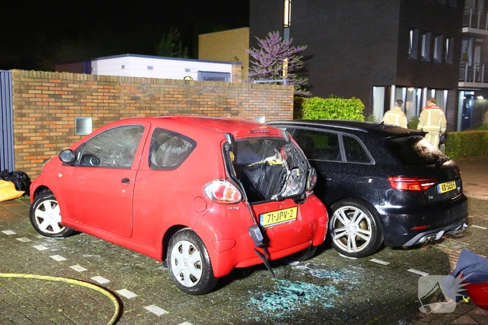 Meerdere voertuigen beschadigd na brand
