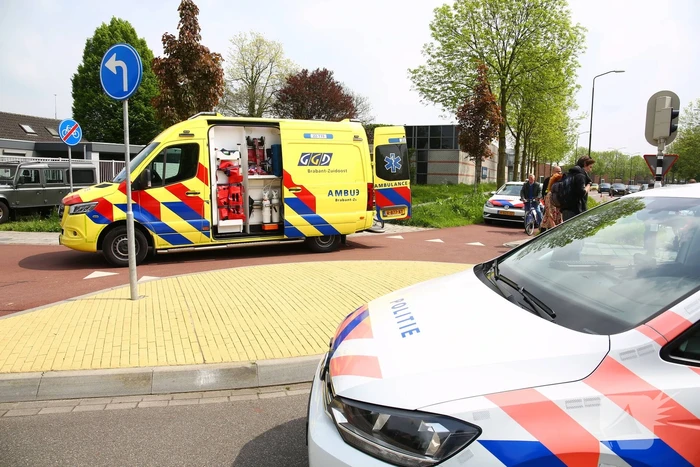 Overstekende fietser geschept door automobilist