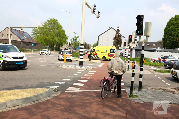 Overstekende fietser geschept door automobilist