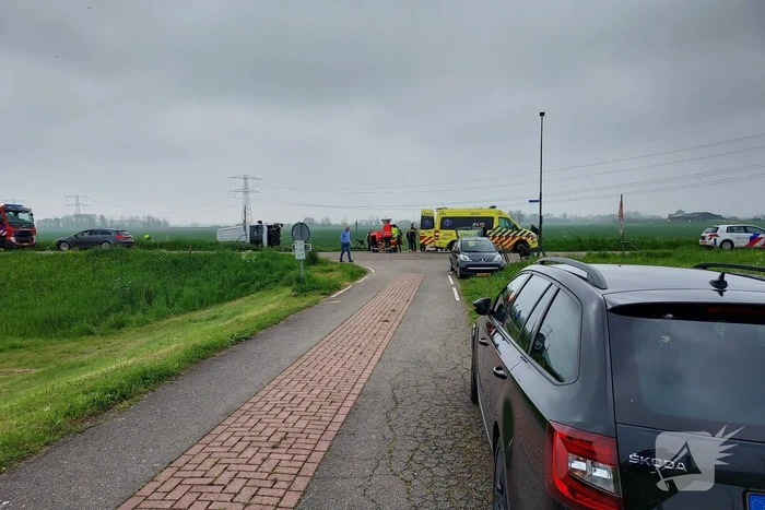 Zwaargewonde en ravage na botsing tussen bus en auto