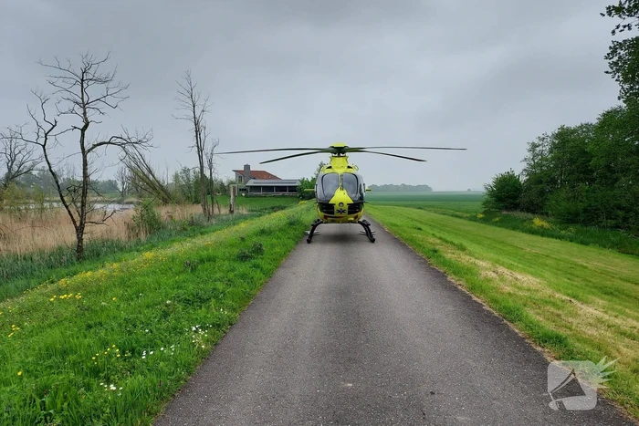 Zwaargewonde en ravage na botsing tussen bus en auto