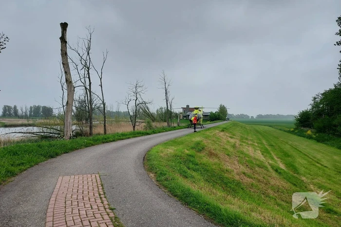 Zwaargewonde en ravage na botsing tussen bus en auto