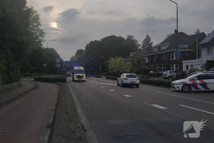 Fietser geschept door personenauto