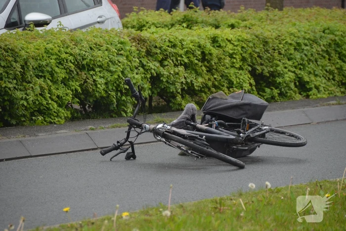 Fietser ernstig gewond bij botsing met taxibus