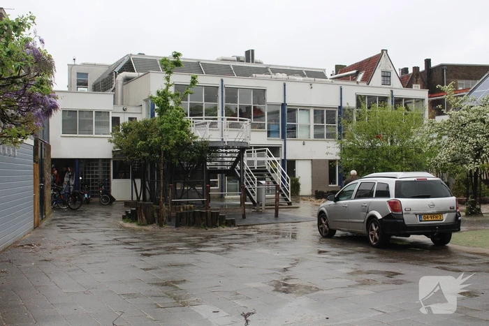 Straat afgezet na brand in gebouw basisschool Lucas van Leyden